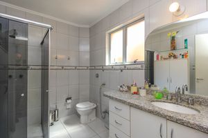 Image 17 - 895317