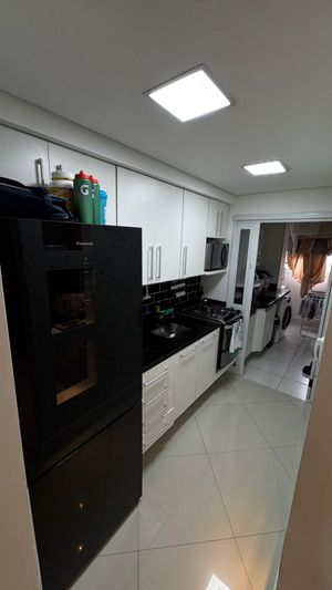 Image 10 - 895318