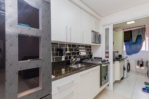 Image 18 - 895318