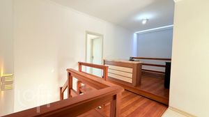 Image 11 - 895325