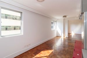 Image 5 - 895358