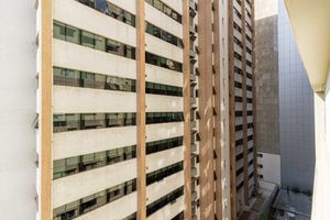 Image 9 - 895358
