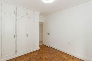 Image 31 - 895358