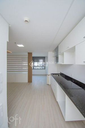 Image 4 - 895366