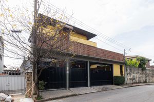 Image 1 - 895372