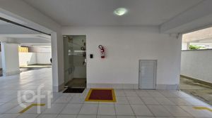 Image 4 - 895374