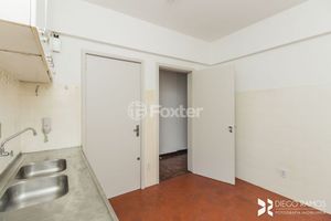 Image 21 - 895375