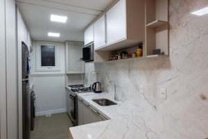 Image 7 - 895384