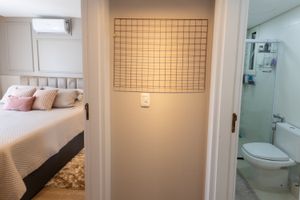Image 9 - 895384