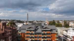 Image 12 - 895406