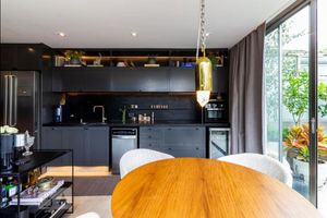Image 21 - 895450