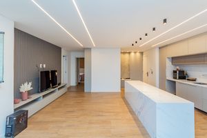 Image 7 - 895457