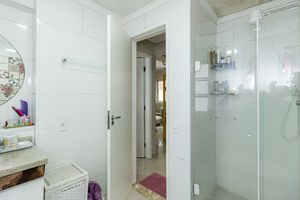 Image 8 - 895484