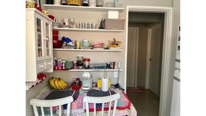 Image 4 - 895484