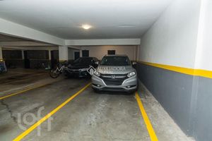 Image 19 - 895493