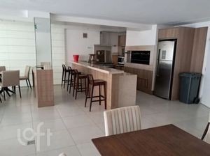 Image 4 - 895494