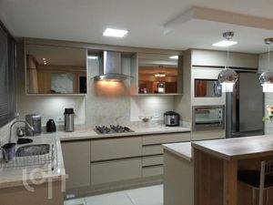 Image 5 - 895497