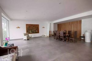 Image 21 - 895500