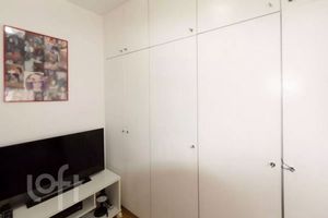 Image 7 - 895500