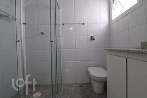 Image 33 - 895502