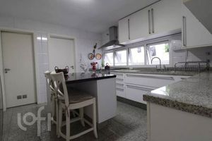 Image 10 - 895502