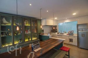 Image 4 - 895505
