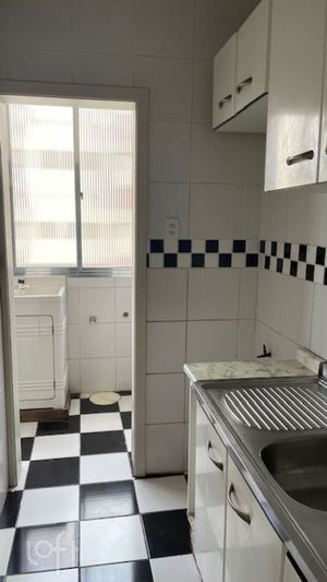 Image 21 - 895510