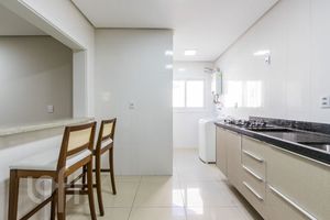 Image 11 - 895518