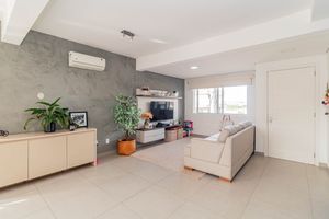 Image 3 - 895521