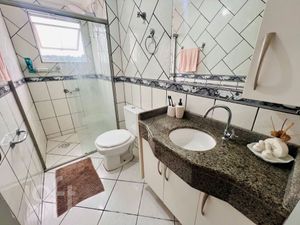 Image 8 - 895523