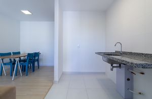 Image 3 - 895526