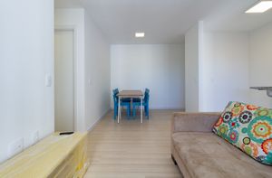 Image 7 - 895526