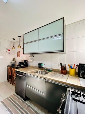 Image 19 - 895546