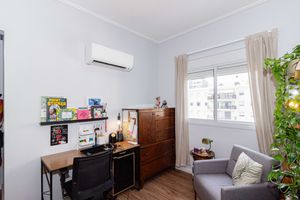 Image 19 - 895546