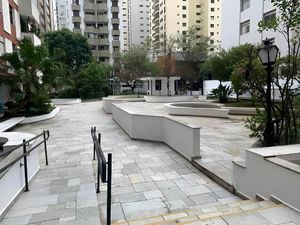 Image 21 - 895551