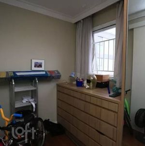 Image 13 - 895555