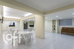 Image 21 - 895558