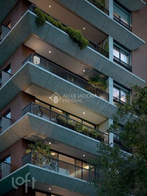 Image 4 - 895579