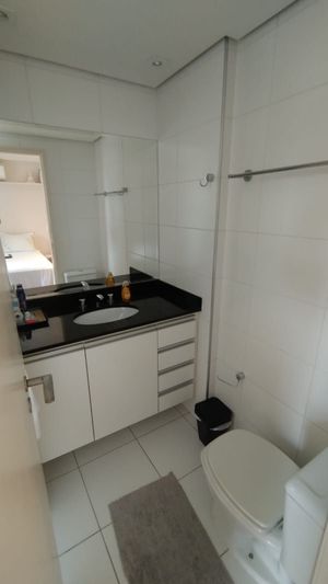Image 19 - 895602