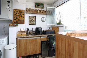 Image 7 - 895604