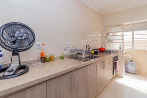 Image 18 - 895605