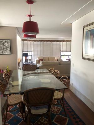 Image 19 - 895607