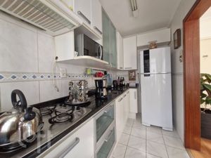 Image 6 - 895608
