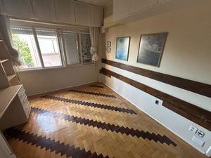Image 4 - 895616