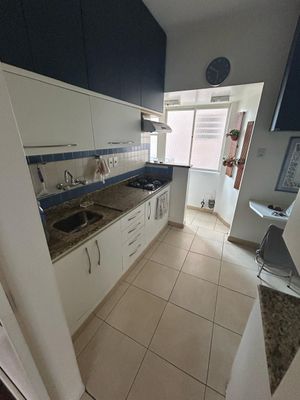 Image 9 - 895616