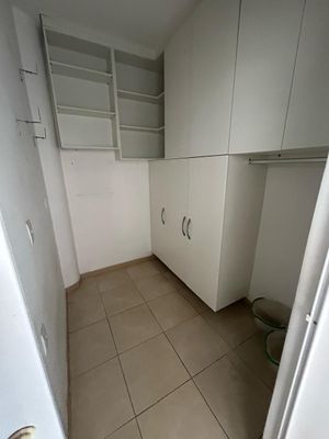 Image 13 - 895616