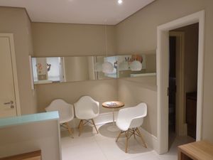Image 4 - 895634