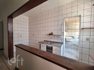 Image 1 - 895642