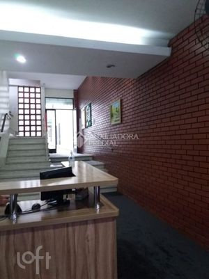 Image 8 - 895642