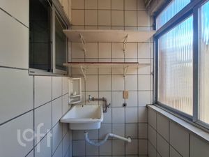 Image 3 - 895642